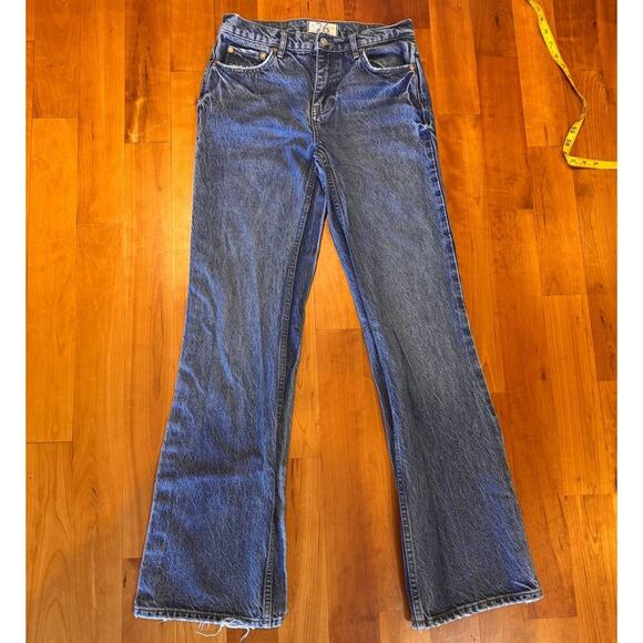 We the free Flared Jeans sz 26 like new blue relaxed jean - Picture 2 of 10